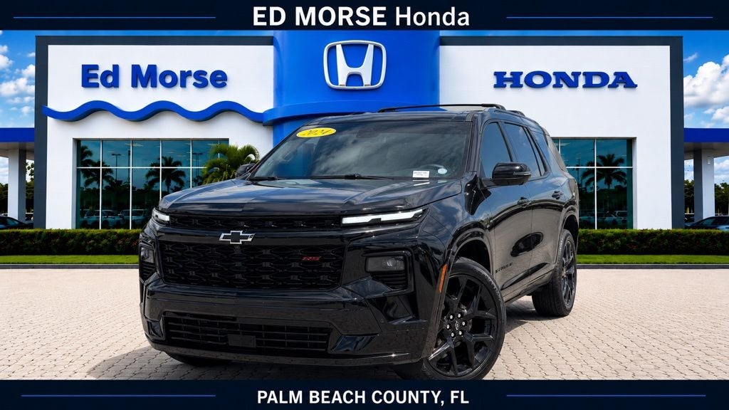 2024 Chevrolet Traverse RS in Mosaic Black Metallic — front three-quarter view